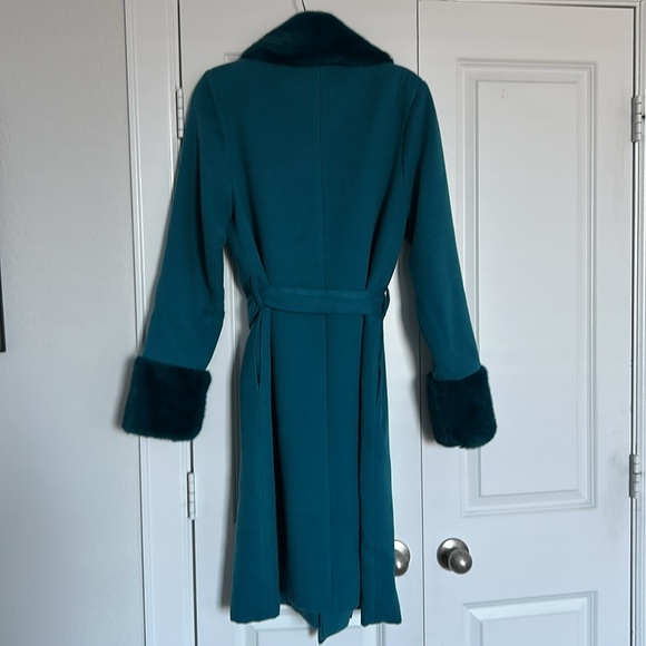 Beautiful long winter coat with fur collar & cuffs - Picture 8 of 10